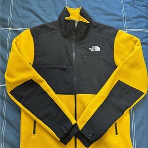 The North Face Men’s Yellow Denali 2 Jacket